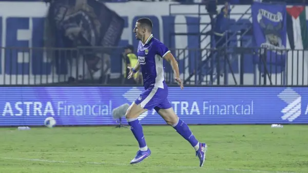 Seleberasi Balsa Sekulic setelah mencetak gol spektakuler untuk Persib Bandung ke gawang Tampines Rovers di Piala Presiden 2026. (Sumber: web/persib.co.id)