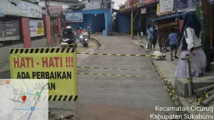 Rekontruksi ruas jalan Cicurug-Cidahu oleh Dinas PU Sukabumi. (Sumber : Istimewa.)