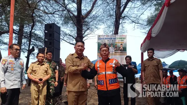 Andreas, Wakil Bupati Sukabumi saat peluncuruan tarif parkir someah di pantai Istana Presiden, Citepus, Senin (3/8/2026) | Foto : Ilyas Supendi