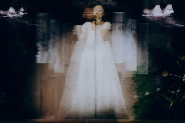 Lirik Lagu Petal Ariana Grande: Heartbreak Wont Bite, This is Paradise (Sumber : Instagram/@arianagrande)