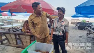 Ece penjual cilok yang viral karena mirip Leonel Messi saat bertemu Wabup Sukabumi Andreas. (Sumber Foto: SU/Ilyas)