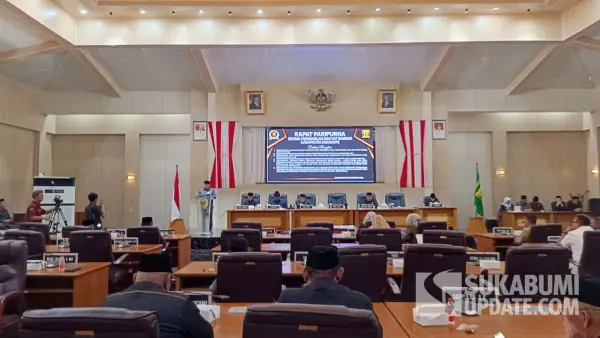 Suasana rapat paripurna yang digelar di Gedung DPRD Kabupaten Sukabumi, Senin (3/8/2026). (Sumber Foto: SU/Ilyas)