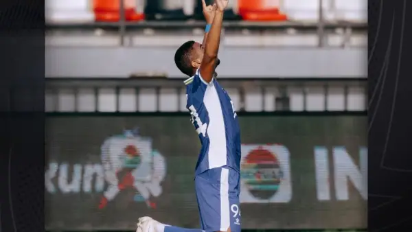 Selebrasi Uilliam Barros setelah berhasil mencetak gol untuk Persib Bandung ke gawang Persija Jakarta. (Sumber: Instagram/@officialpialapresiden)