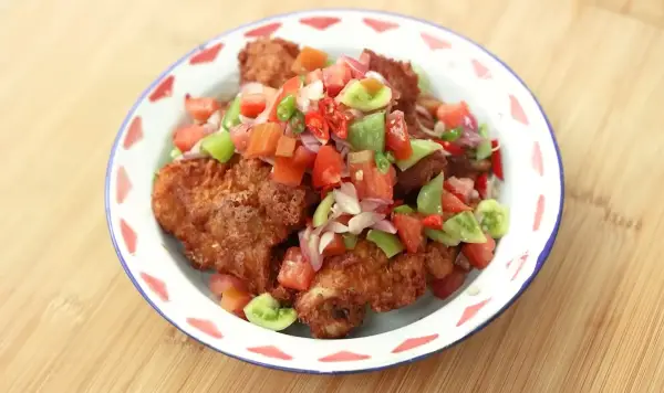 Resep Ayam Kuning dan Sambal Dabu-Dabu, Renyah dan Juicy yang Nikmat (Sumber : Youtube | Devina Hermawan)