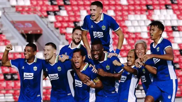Selebrasi para pemain Persib Bandung setelah unggul dari Persija Jakarta di babak semifinal Piala Presiden 2026 (Sumber: Instagram/@persib)
