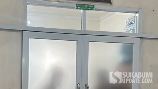 Korban tewas tertemper KA Pangrango di Parungkuda Sukabumi, Selasa (4/8/2026) saat ini berada di Ruang Autopsi RSUD Sekarwangi Cibadak. (Sumber Foto: Istimewa)