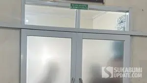 Korban tewas tertemper KA Pangrango di Parungkuda Sukabumi, Selasa (4/8/2026) saat ini berada di Ruang Autopsi RSUD Sekarwangi Cibadak. (Sumber Foto: Istimewa)