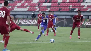 Aksi Uilliam Barros saat membela Persib Bandung menghadapi Persija Jakarta di semifinal Piala Presiden 2026 (Sumber: web/persib.co.id)