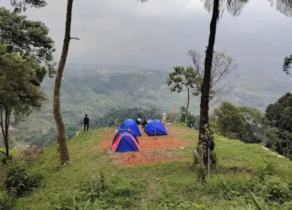 Gunung Silalangit, salah satu destinasi trekking dan camping dengan pemandangan memukau yang ada di Bogor. (Sumber : Gmaps/Soni Hasbulloh)