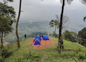 Gunung Silalangit, salah satu destinasi trekking dan camping dengan pemandangan memukau yang ada di Bogor. (Sumber : Gmaps/Soni Hasbulloh)