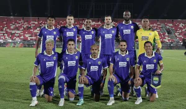 Starting line up Persib Bandung saat menghadapi Persebaya Surabaya di final Piala Presiden 2026 (Sumber: web/persib.co.id)
