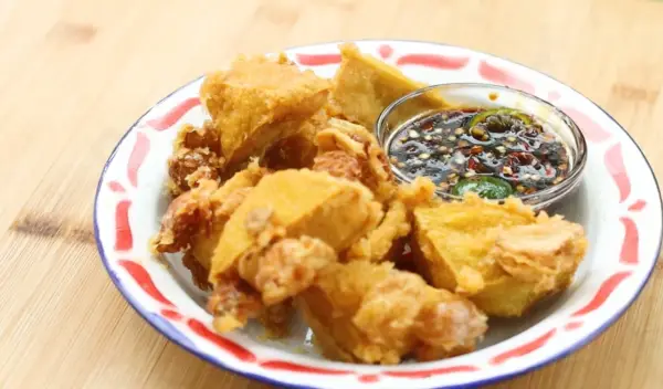 Resep Tahu Goreng Bawang, Ide Camilan Akhir Pekan yang Rasanya Gurih dan Renyah (Sumber : Youtube | Devina Hermawan)