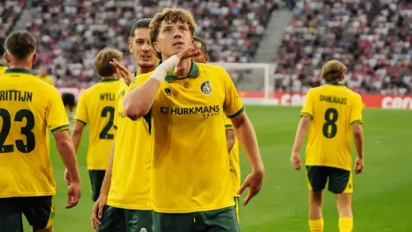 Selebrasi Ole Romeny setelah mencetak gol saat membela Fortuna Sittard menghadapi PSV Eindhoven. (Sumber: Instagram/@fortuna.sittard)