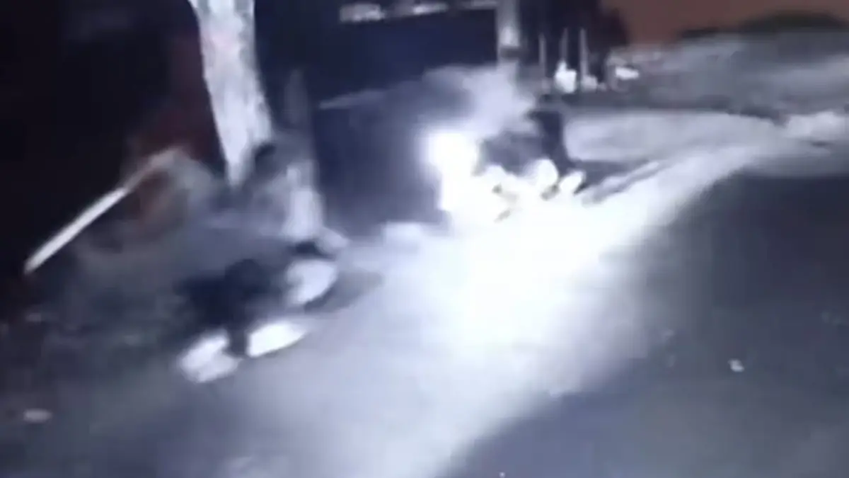 Terekam CCTV, Satpam SPPG di Sukabumi Jadi Korban Pembacokan Berandal Motor Berbendera Persib
