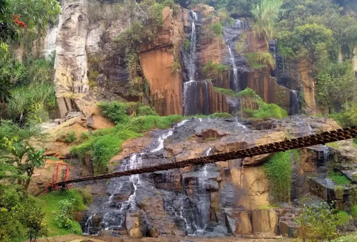 Curug Batu Templek Punya Tebing Cadas dan Jembatan Gantung, Tidak Jauh dari Kota Bandung