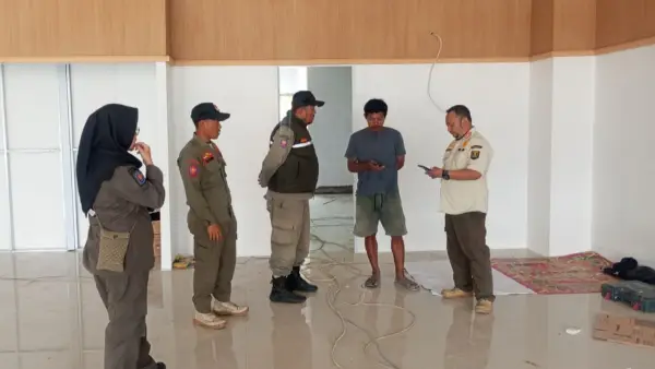 Satpol PP Kabupaten Sukabumi sidak proyek pembangunan minimarket di Cibadak (Sumber: dok satpol pp)