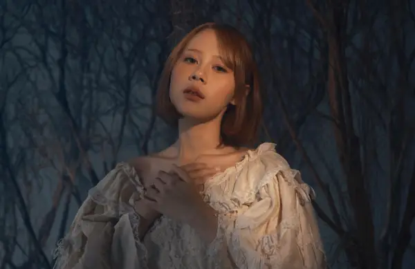 Lirik Lagu Moonlight Nadin Amizah: And as the Sky is Falling Down, Well Dance (Sumber : Instagram/@cakecaine)