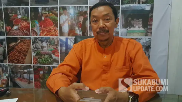 Kepala UPTD Pasar Parungkuda Eman Sulaeman saat ditemui di Pasar Parungkuda. (Sumber : SU/Ibnu Sanubari).