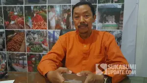 Kepala UPTD Pasar Parungkuda Eman Sulaeman saat ditemui di Pasar Parungkuda. (Sumber : SU/Ibnu Sanubari).