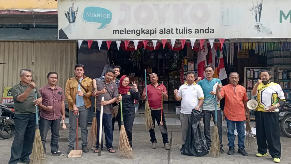 Jumat Bersih Berlanjut di Pasar Parungkuda, Pengelola Soroti Sampah yang Dibuang Sembarangan