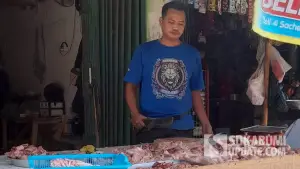 Pedagang daging ayam di Pasar Surade Kabupaten Sukabumi (Sumber: sukabumiupdate)