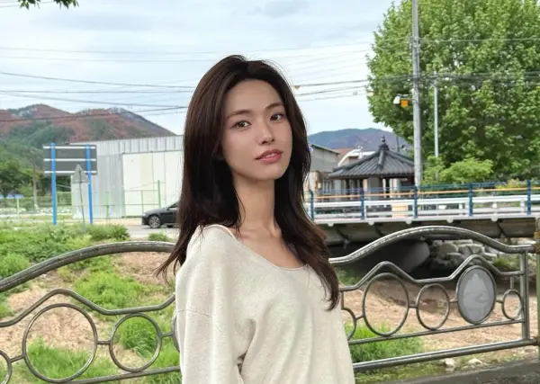 Agensi Ha Young Minta Maaf, Akui Kakek Buyutnya Anggota Organisasi Pro-Jepang (Sumber : Instagram/@havv_y)