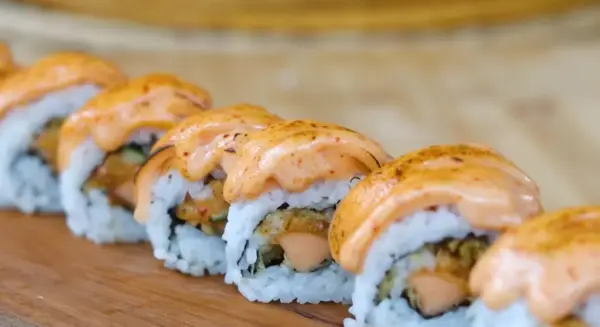 Resep Mentai Sushi Roll, Perpaduan Gurih dan Creamy yang Melezatkan (Sumber : Youtube | Devina Hermawan)