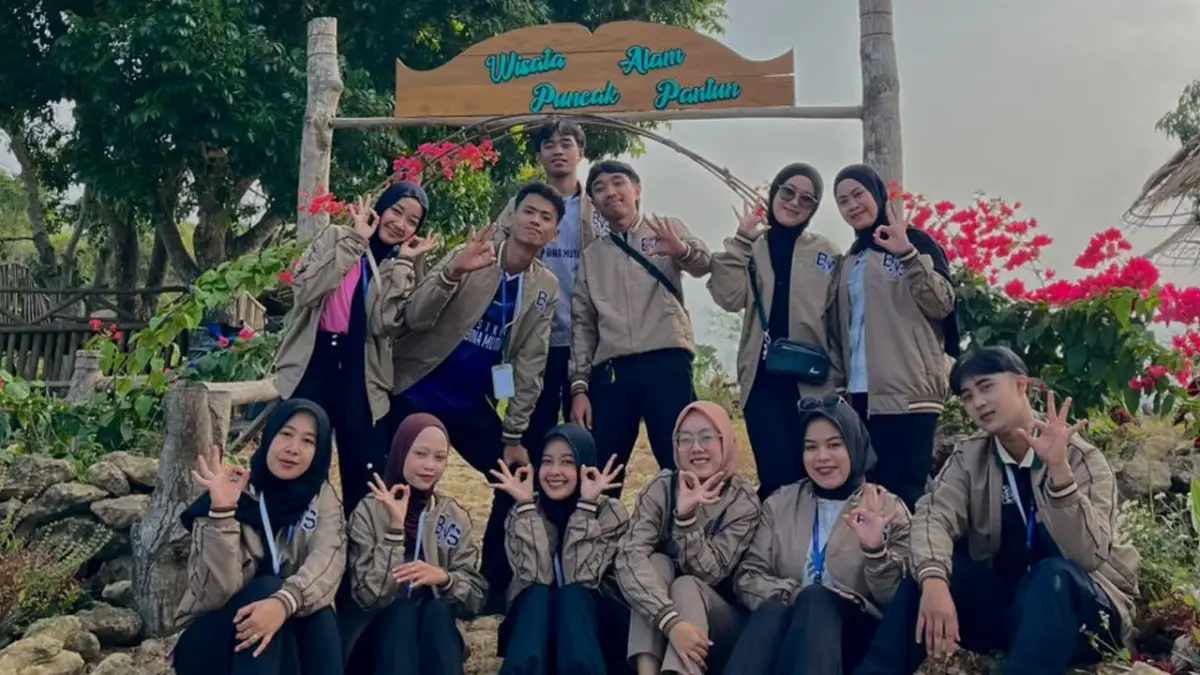 Mahasiswa KKM Kelompok 02, STKIP Bina Mutiara Sukabumi Kampus Surade.