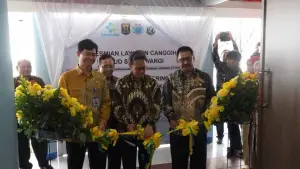 Menteri Kesehatan RI Budi Gunadi Sadikin bersama Bupati Sukabumi Asep Japar saat meresmikan layanan canggih RSUD Sekarwangi. (Sumber Foto: Diskominfosan Kab. Sukabumi)