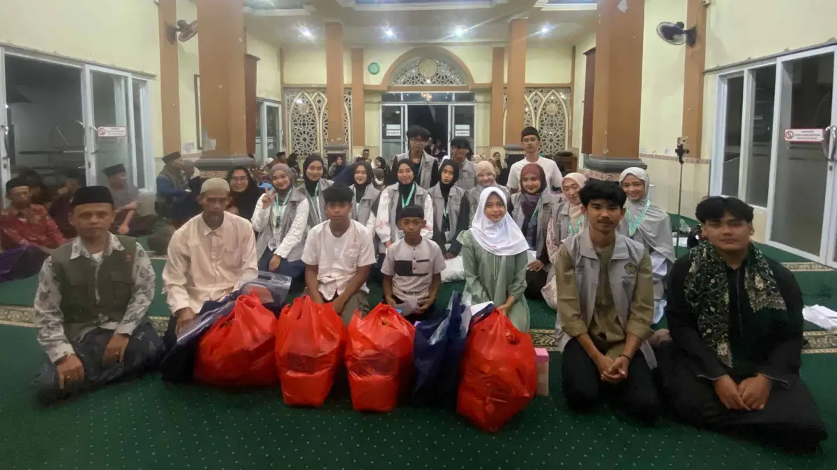 KKN F-PCM Jampangtengah UMMI Salurkan Santunan Anak Yatim Bersama PCM dan Lazismu Jampangtengah