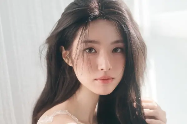 Ha Young Minta Maaf soal Kontroversi Kakek Buyutnya yang Diduga Pro-Jepang (Sumber : X/@soompi)