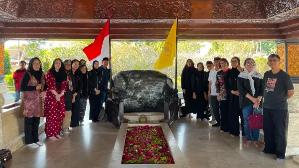 Fraksi PDIP DPRD Jabar ziarah ke makam Bung Karno (Sumber: dok DPRD)