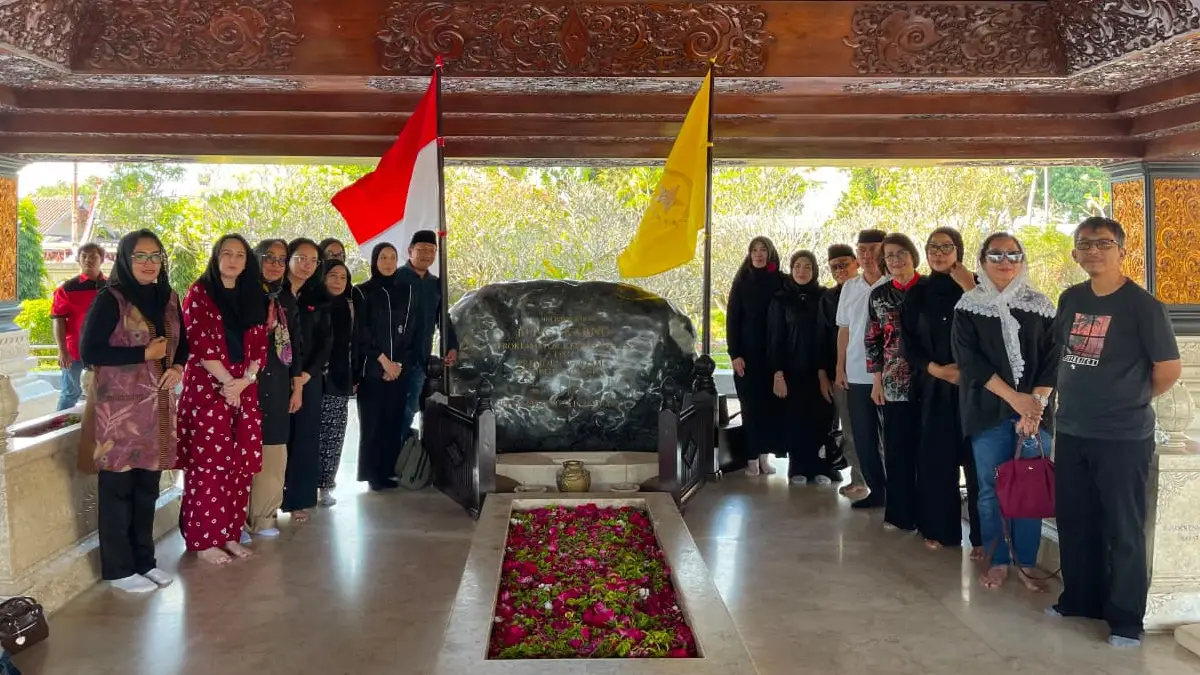 Ziarah ke Makam Bung Karno, Anggota DPRD Jabar Muhammad Jaenudin: Ketakziman