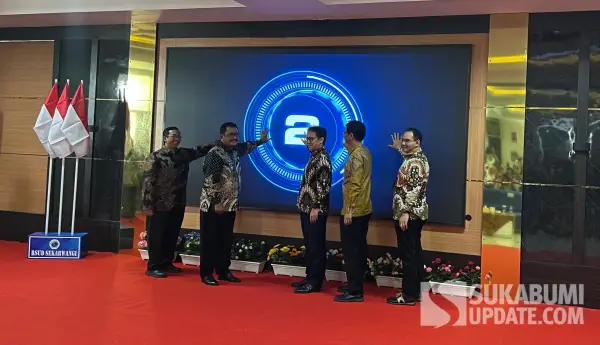 Menteri Kesehatan RI Budi Gunadi Sadikin bersama Bupati Sukabumi Asep Japar dan Dirut RSUD Sekarwangi, dr. Asep Suherman saat meresmikan 4 layanan canggih RSUD Sekarwangi. (Sumber Foto: SU/Ibnu)