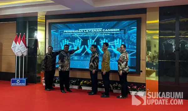 Menteri Kesehatan RI Budi Gunadi Sadikin bersama Bupati Sukabumi Asep Japar dan Dirut RSUD Sekarwangi, dr. Asep Suherman saat meresmikan 4 layanan canggih RSUD Sekarwangi. (Sumber Foto: SU/Ibnu)