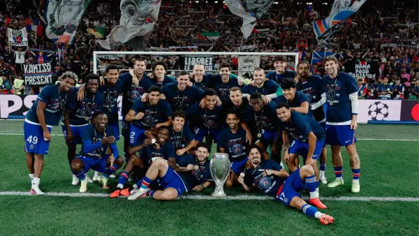 Selebrasi para pemain PSG usai menjadi juara Piala Super UEFA 2026. (Sumber: web/en.as.com)
