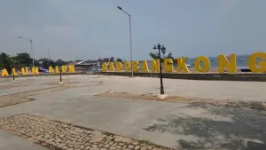 Landmark Alun-alun Gadobangkong di Palabuhanratu Sukabumi kini menggunakan material beton menggantikan akrilik. (Sumber Foto: Wisata Palabuhanratu)
