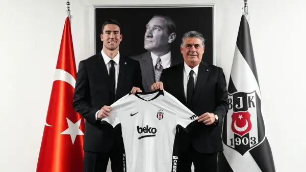 Dusan Vlahovic resmi gabung Besiktas di Liga Turki (Sumber: Instagram/@besiktas)