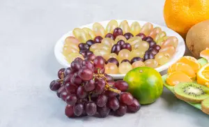 Ilustrasi buah kaya antioksidan (Sumber : Freepik/@azerbaijan_stockers)