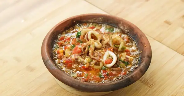 Resep Cumi Sambal Bakar, Pedas dan Gurih yang Menyegarkan Untuk Temani Akhir Pekan (Sumber : Youtube | Devina Hermawan)