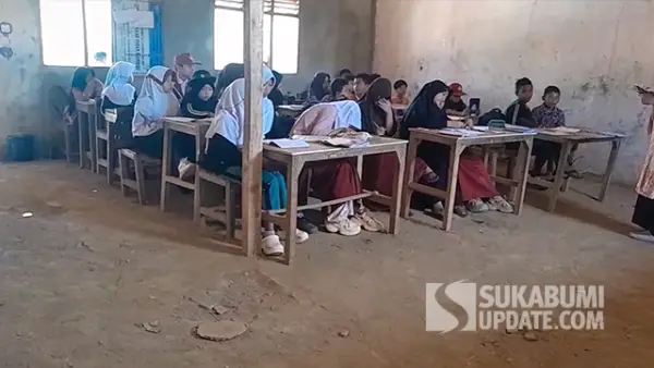 Pelajar Sekolah Dasar Islam (SDI) Insan Mandiri di Kampung Cikondang, Desa Cihaur, Kecamatan Simpenan, Kabupaten Sukabumi. (Sumber : SU/Ilyas)