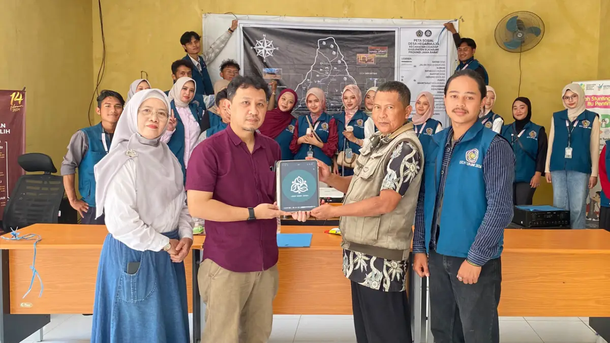 KKN OVOD UMMI Kelompok 10 Serahkan Website, Logo, dan Peta Desa untuk Hegarmulya