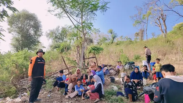 Relawan Dompet Dhuafa yang terjun ke Lokasi Terdampak Gempa Magnitudo 7,7 di NTT. (Sumber : dompet dhuafa).