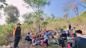 Relawan Dompet Dhuafa yang terjun ke Lokasi Terdampak Gempa Magnitudo 7,7 di NTT. (Sumber : dompet dhuafa).