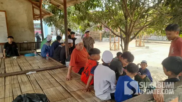 Sejumlah santri Pondok Pesantren Alam Baiti Jannati di Cikundul, Kecamatan Lembursitu, Kota Sukabumi, sudah kembali beraktivitas di lingkungan pondok. | Foto: Istimewa