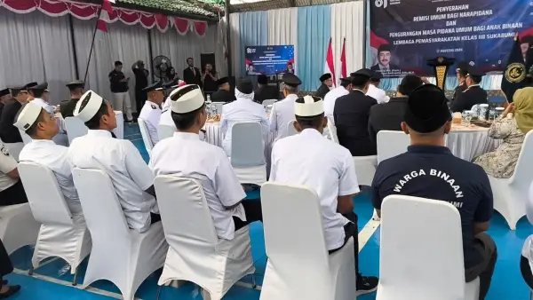 Prosesi penyerahan Remisi HUT ke-81 RI untuk warga binaan Lapas Kelas IIB Sukabumi. (Sumber: Istimewa)