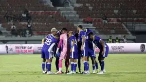 Aksi para pemain Persib Bandung jelang menghadapi Sabah FC di Dewata Challenge Series 2026 (Sumber: web/persib.co.id)