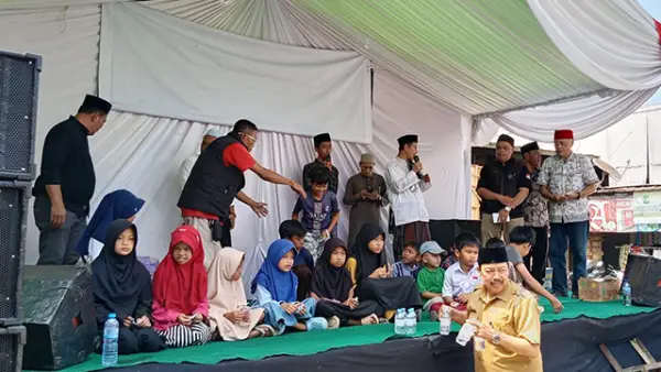 Kegiatan santunan 30 anak yatim dalam rangka HUT ke-81 Kemerdekaan RI di Pasar Parungkuda, Selasa (18/8/2026). (Sumber : Istimewa.)