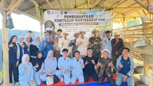 Tim PKM IPB University berfoto bersama Kelompok Kahartos usai kegiatan Sekolah Lapang di Desa Sudajaya Girang, Kabupaten Sukabumi. (Sumber Foto: Dok. PKM IPB)