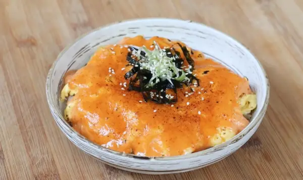 Resep Nasi Telur Mentai, Hidangan Praktis dan Mengenyangkan untuk Keluarga (Sumber : Youtube | Devina Hermawan)